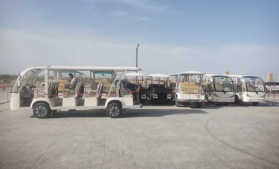 新疆阿克苏沙漠营地交车